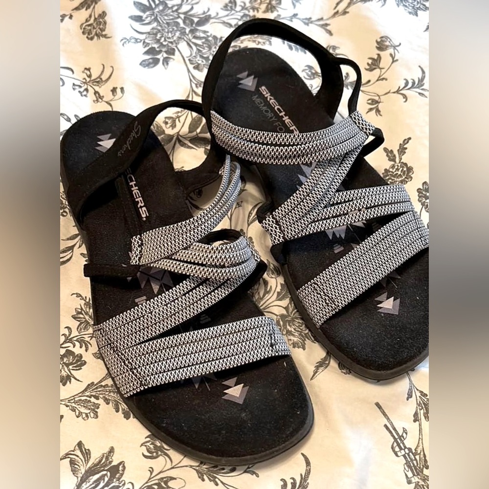 Sketchers Reggae Ladies Sandals; Size 6.5